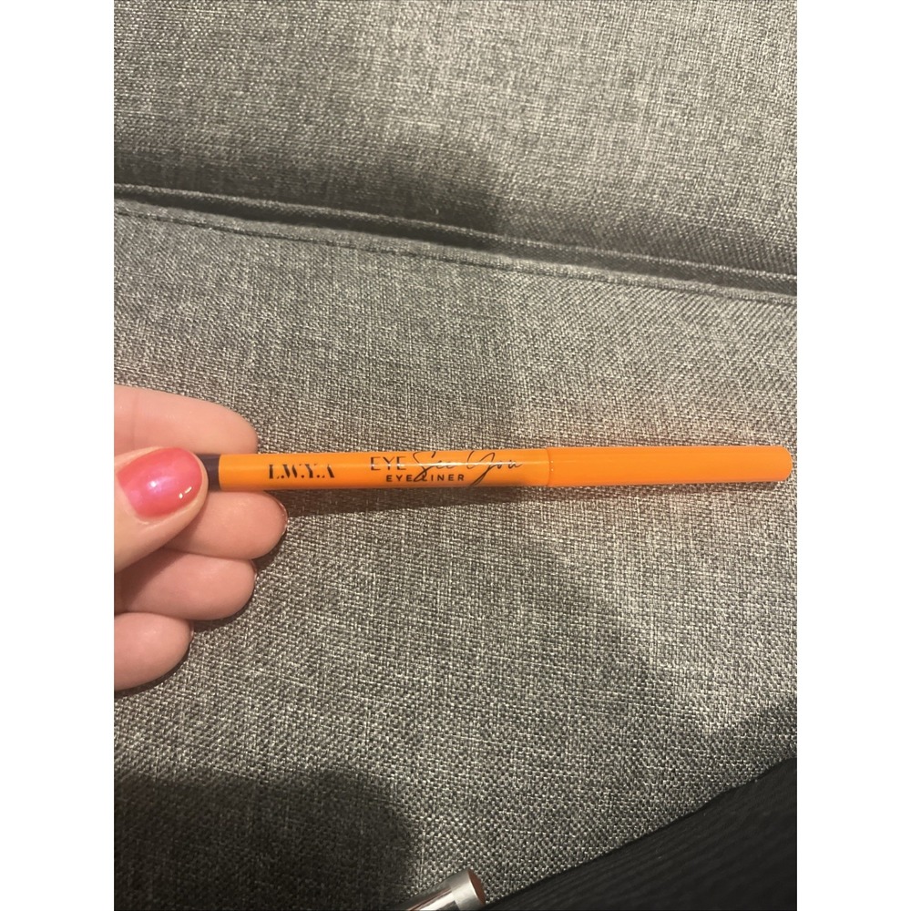 L.W.Y.A Eye See you eye liner pencil Charcoal 0.012oz New in Box